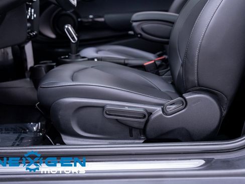 Used 2023 MINI Cooper 2-Door Hardtop image 25