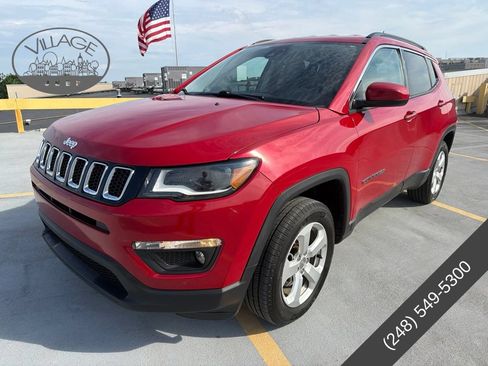 Used 2018 Jeep Compass Latitude w/ Popular Equipment Group AWD/4WD image 3