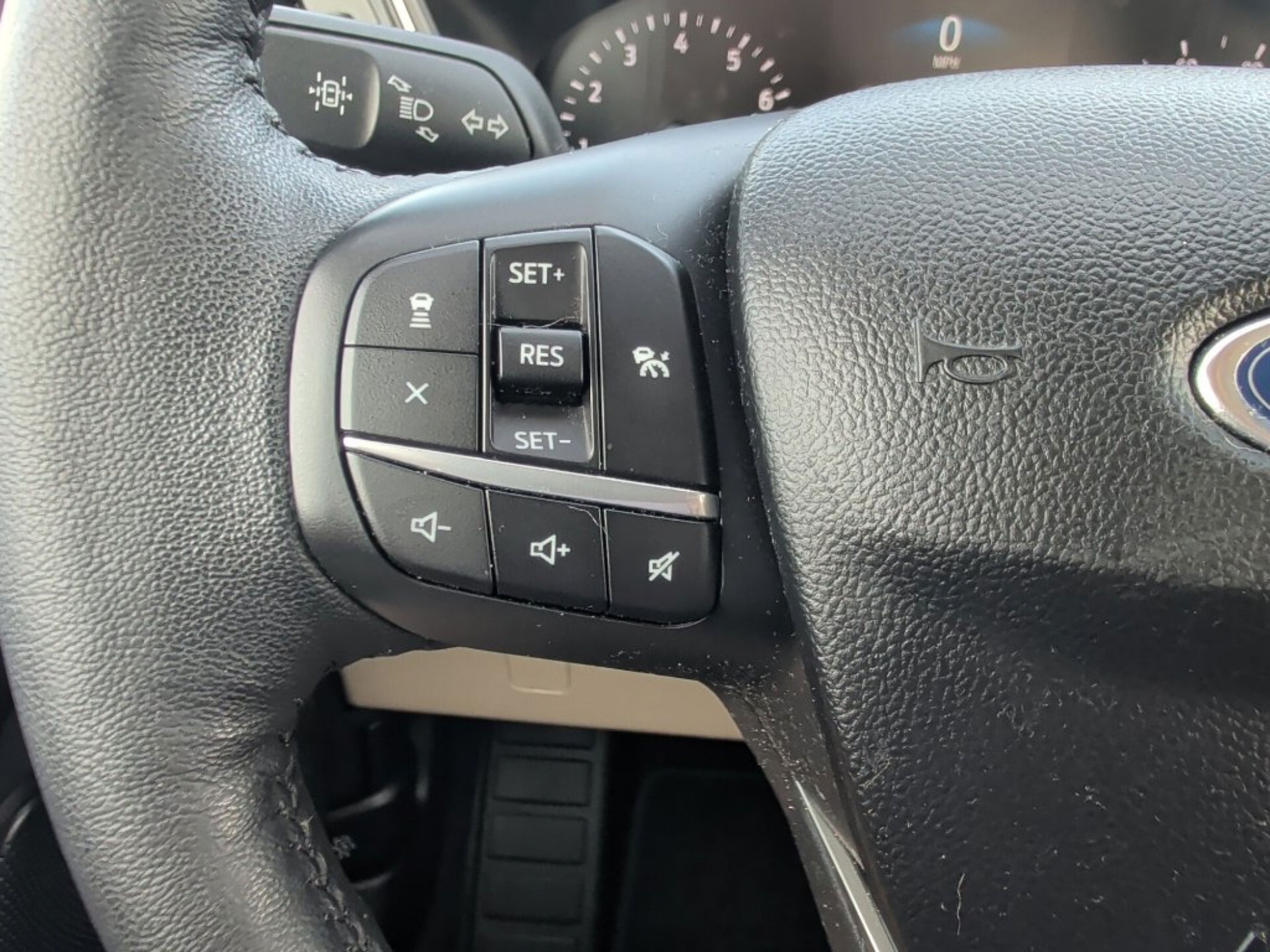Used 2020 Ford Escape SEL FWD image 18