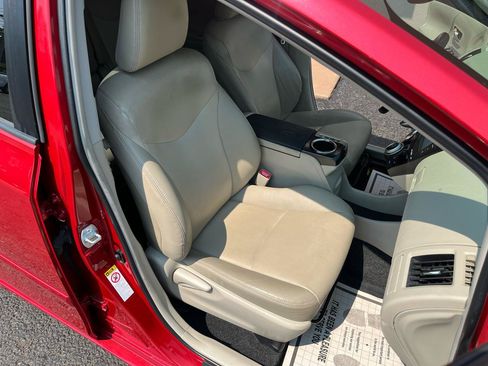 Used 2014 Toyota Prius V Five FWD image 29