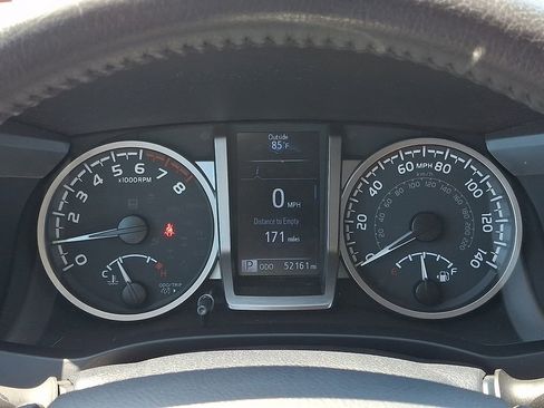 Used 2020 Toyota Tacoma SR5 AWD/4WD image 19