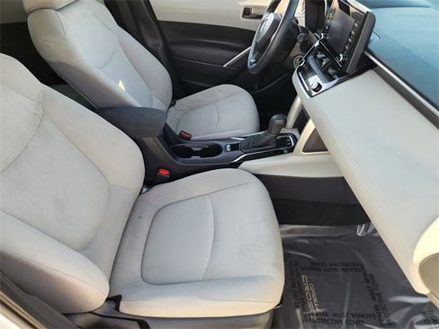 Used 2022 Toyota Corolla Cross L image 15