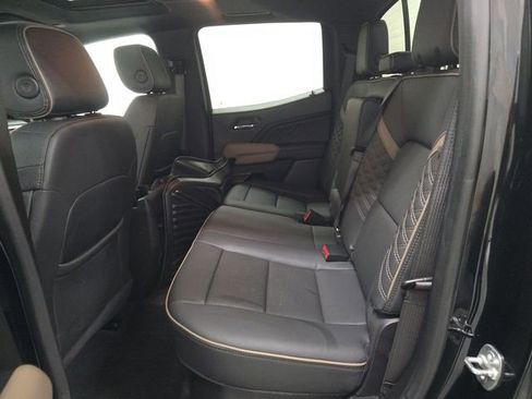 Used 2024 GMC Canyon Denali image 5