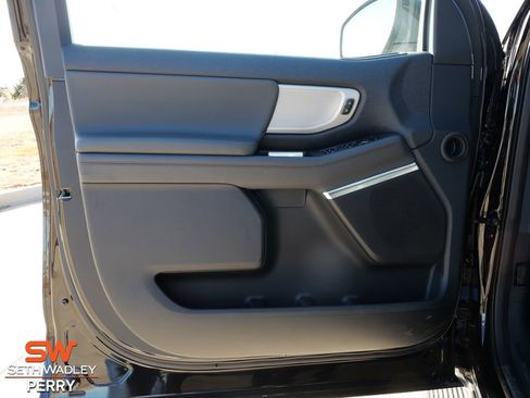 New 2025 Ford Expedition Active image 15