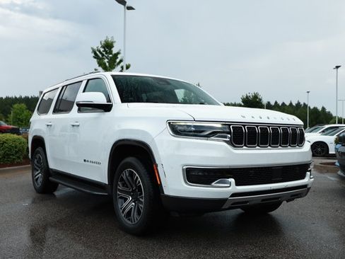 Used 2022 Jeep Wagoneer Series III AWD/4WD image 3