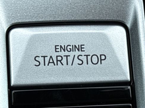 Certified 2025 Volkswagen Atlas SEL Premium R-Line image 36