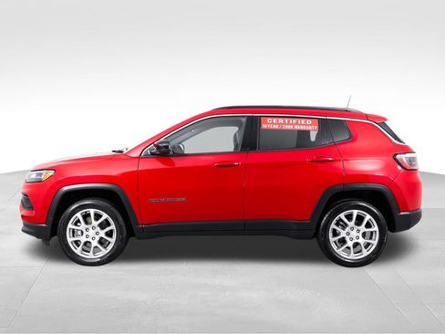 Used 2023 Jeep Compass Latitude w/ Sun and Sound Group AWD/4WD image 6