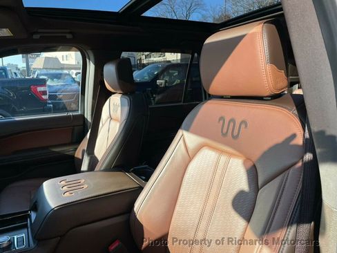 Used 2024 Ford Expedition King Ranch image 12
