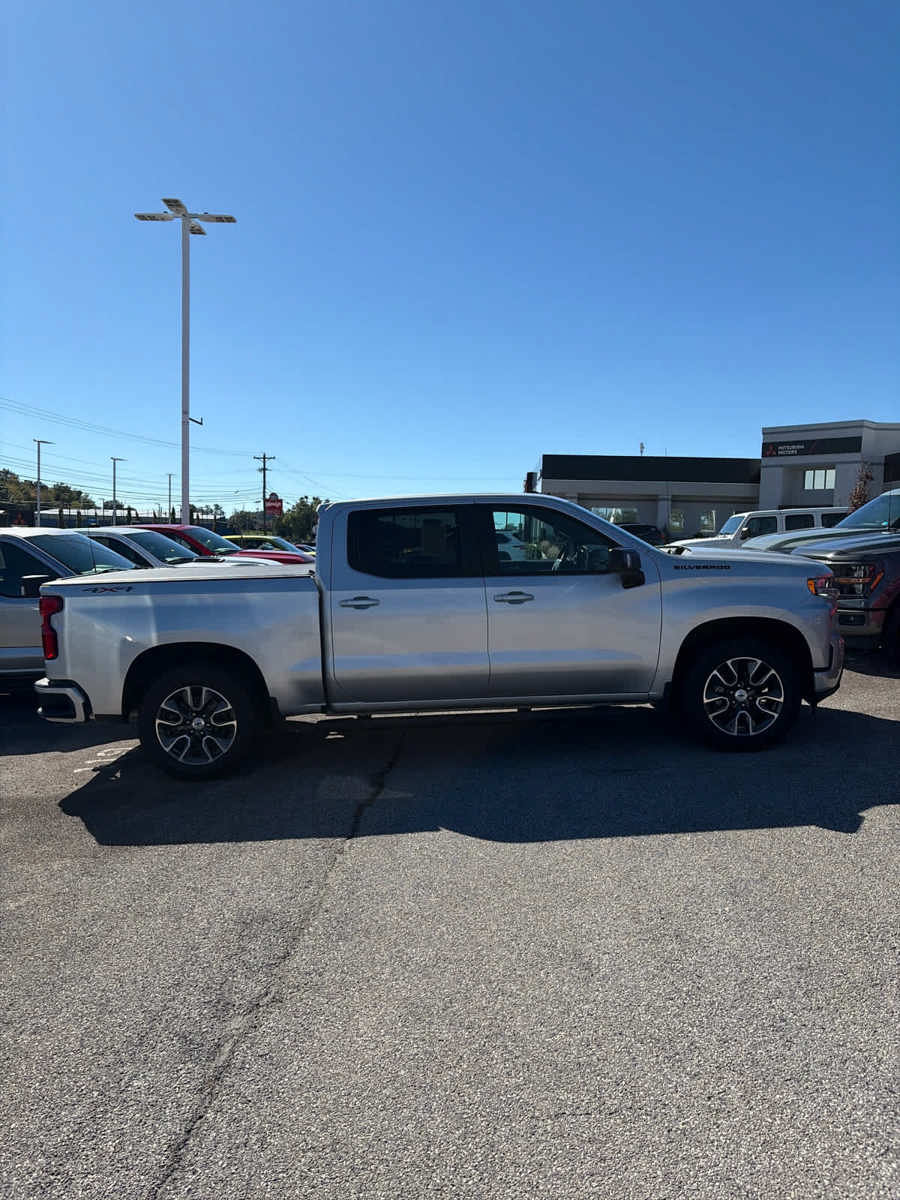 Used 2022 Chevrolet Silverado 1500 RST w/ Safety Package AWD/4WD image 16