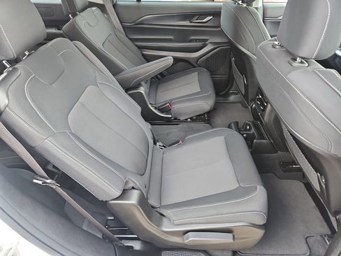 Used 2023 Jeep Grand Cherokee L Laredo image 21