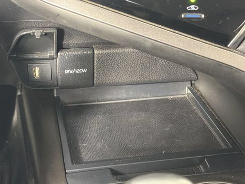 Used 2022 Toyota Camry SE FWD image 5