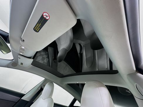 Used 2021 Tesla Model 3 Performance image 26