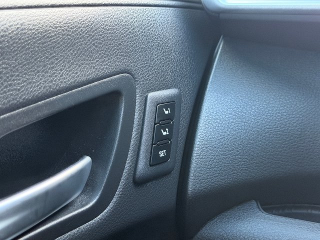 Used 2025 Toyota Sienna Limited FWD image 27