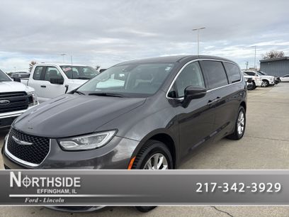 Used 2023 Chrysler Pacifica Touring-L