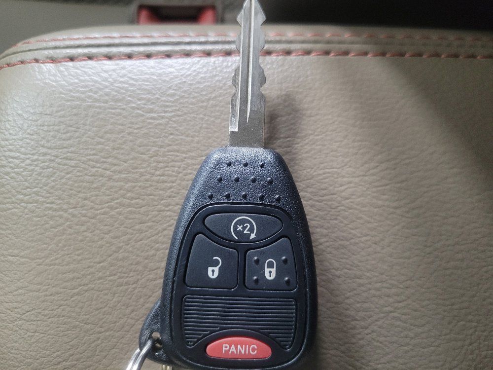 Used 2015 Jeep Compass Latitude FWD image 32