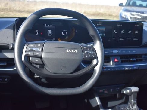 New 2025 Kia K4 LXS image 17