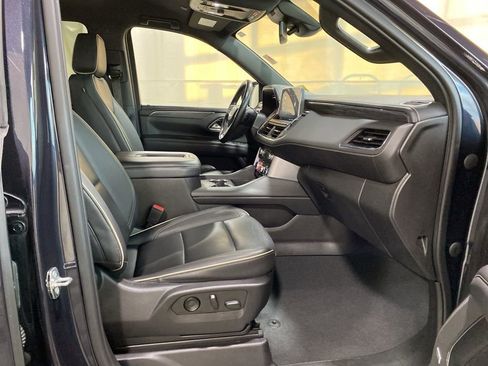 Used 2023 GMC Yukon XL SLT AWD/4WD image 12