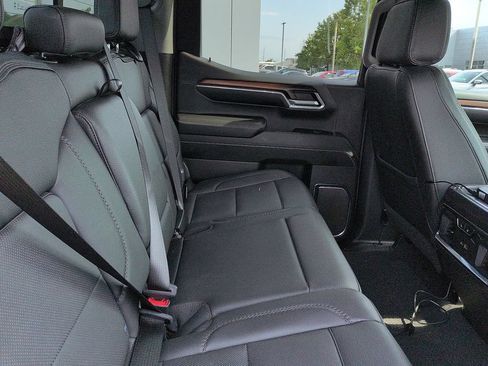Used 2024 GMC Sierra 1500 Denali w/ Technology Package AWD/4WD image 8