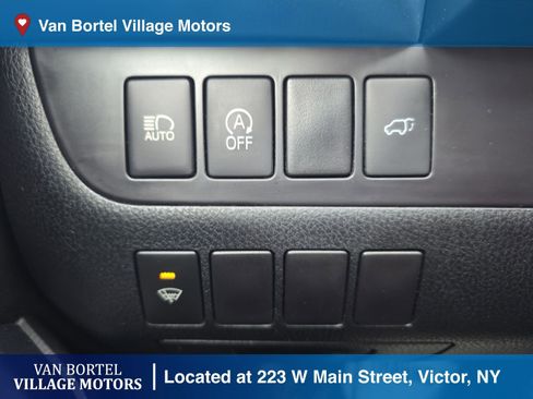 Used 2018 Toyota Highlander SE image 17