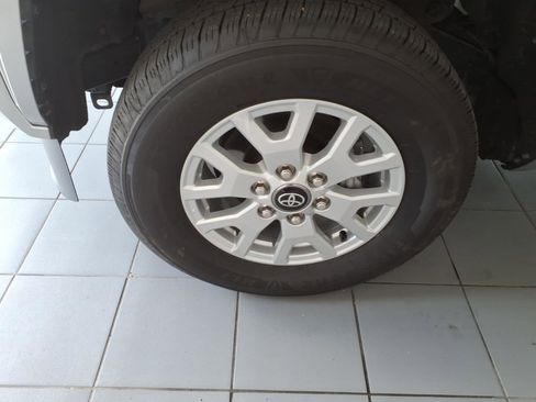Used 2025 Toyota Tacoma SR5 AWD/4WD image 9
