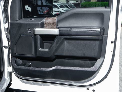 Used 2017 Ford F350 Lariat image 38