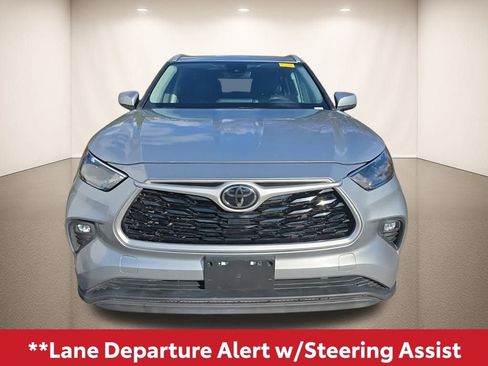Used 2022 Toyota Highlander XLE image 12
