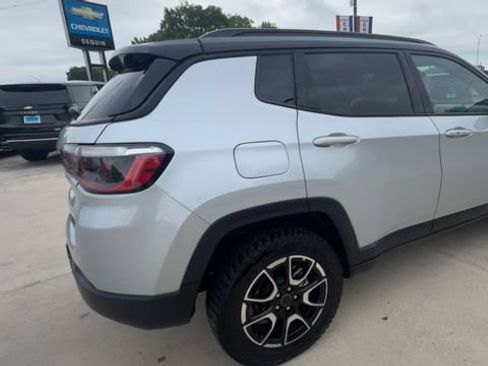 Used 2025 Jeep Compass Trailhawk w/ Trailer Tow Group AWD/4WD image 8