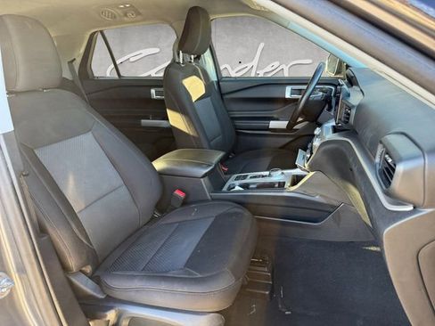 Used 2022 Ford Explorer XLT image 15