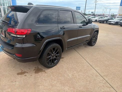 Used 2020 Jeep Grand Cherokee Altitude RWD image 13