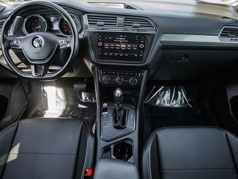 Used 2018 Volkswagen Tiguan SE image 18