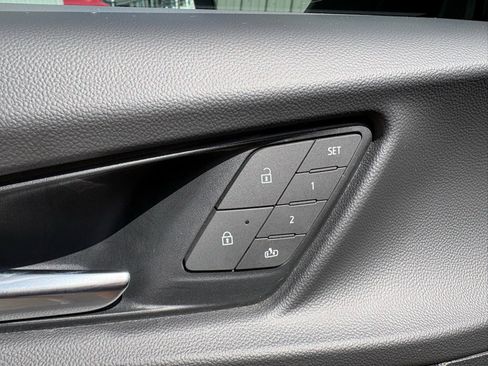Used 2025 Chevrolet Equinox RS w/ Safety and Technology Package FWD image 11
