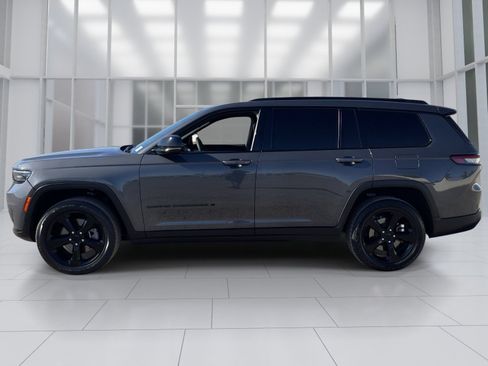 Used 2023 Jeep Grand Cherokee L Laredo AWD/4WD image 2