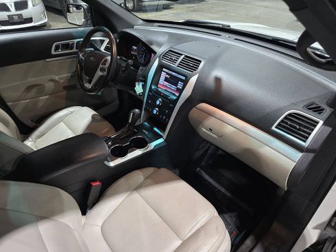 Used 2015 Ford Explorer XLT w/ Equipment Group 202A AWD/4WD image 33