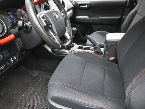 Used 2020 Toyota Tacoma TRD Sport AWD/4WD image 13