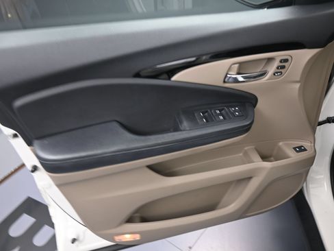 Used 2016 Honda Pilot Touring image 13