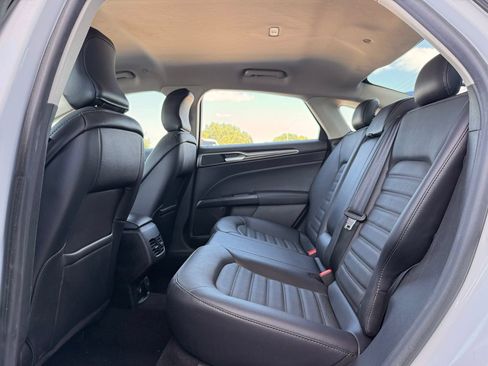 Used 2018 Ford Fusion SE w/ Equipment Group 602A FWD image 18