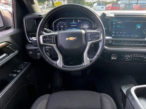 Used 2023 Chevrolet Silverado 1500 LT AWD/4WD image 17