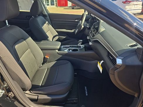 New 2025 Nissan Altima 2.5 SV image 25