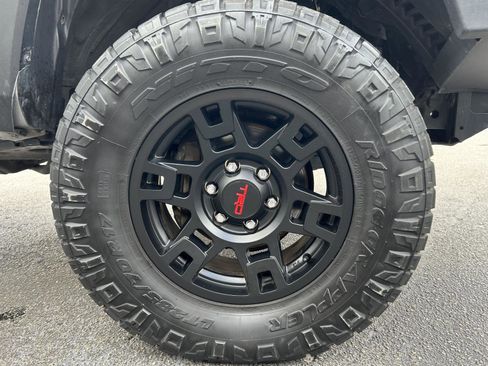 Used 2021 Toyota Tacoma TRD Off-Road image 12