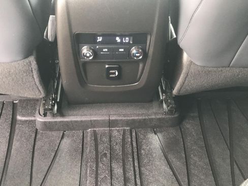 Used 2018 Buick Enclave Essence w/ Trailering Package AWD/4WD image 15