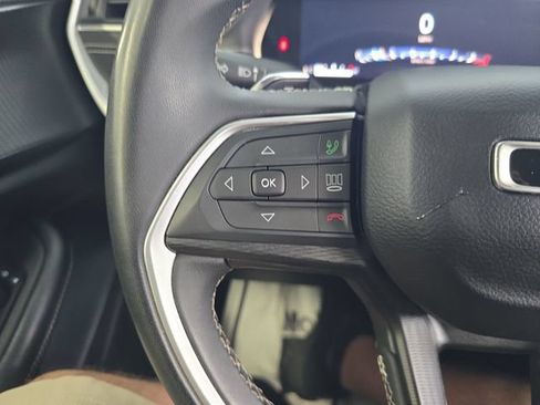 Used 2023 Jeep Grand Cherokee Laredo AWD/4WD image 19
