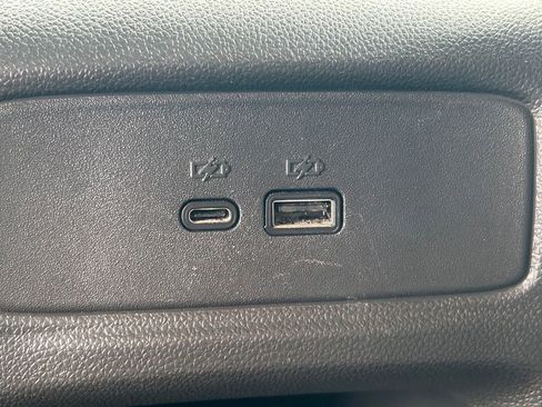 Used 2025 Chevrolet Trax LT FWD image 21