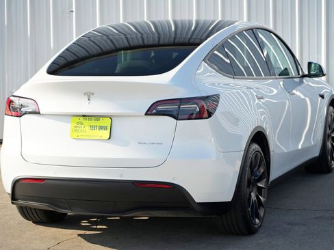 Used 2022 Tesla Model Y Long Range image 51