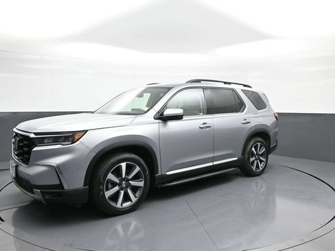 Certified 2023 Honda Pilot Touring image 10