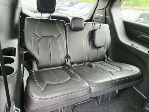 Used 2025 Chrysler Pacifica Select FWD image 15