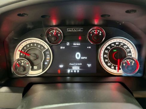 Used 2019 RAM 1500 Classic SLT w/ SLT Plus D￩cor Group AWD/4WD image 25