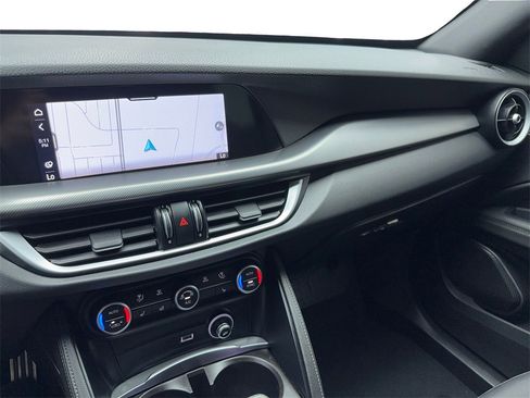 Used 2022 Alfa Romeo Stelvio Veloce image 21