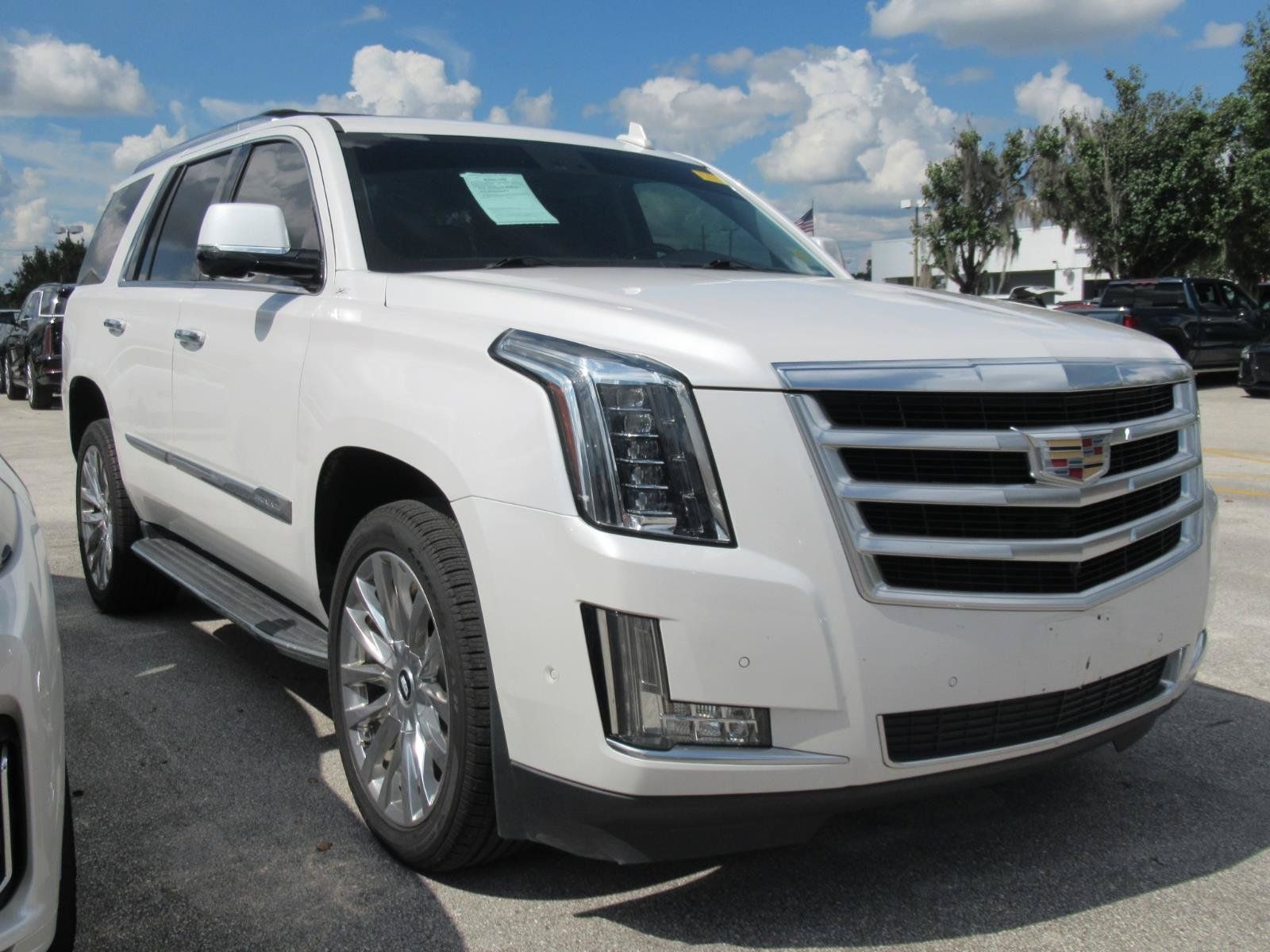 Used 2019 Cadillac Escalade Luxury RWD image 1