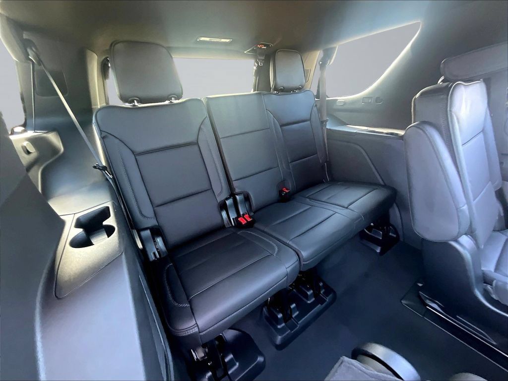 Used 2024 GMC Yukon Denali w/ Advanced Technology Package AWD/4WD image 28