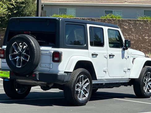 Used 2024 Jeep Wrangler Unlimited AWD/4WD image 11